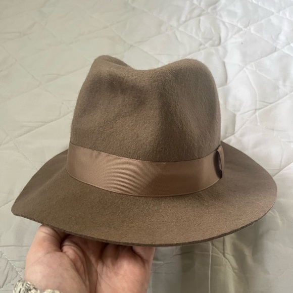 Stylish hat for fall - Picture 2 of 5